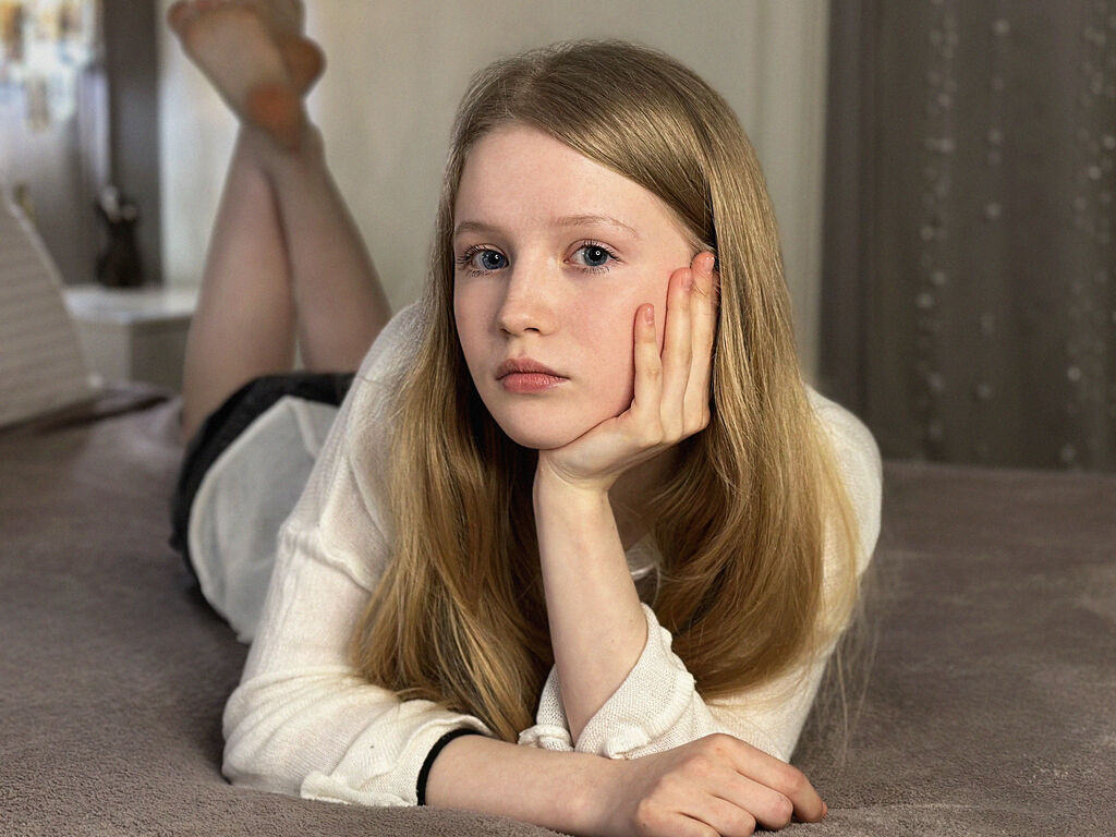Meet LilianHoward: Your Sunshine in the Cam World!